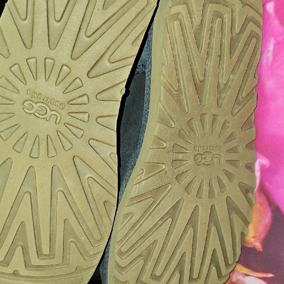 UGG Women's Navy Boots Size 8 - Picture 5 of 5